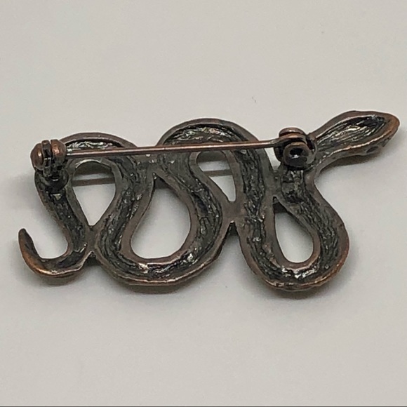 Women’s Brooch Snake 2” x 1.5” Eyes Glassy Eyes Brassy Trim Pin - Picture 5 of 8